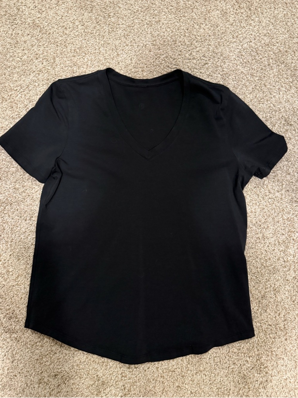 Lululemon Women’s Love v-neck shirt size 6 black